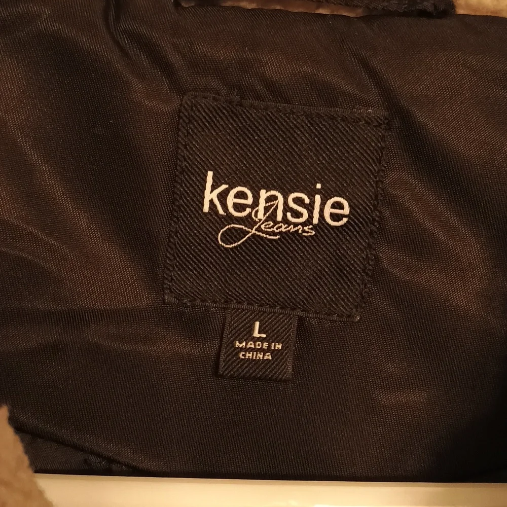 NWT Woman's Large Kensie Jeans Black Quilted Vest with Tan Faux Fur, Gold Zipper